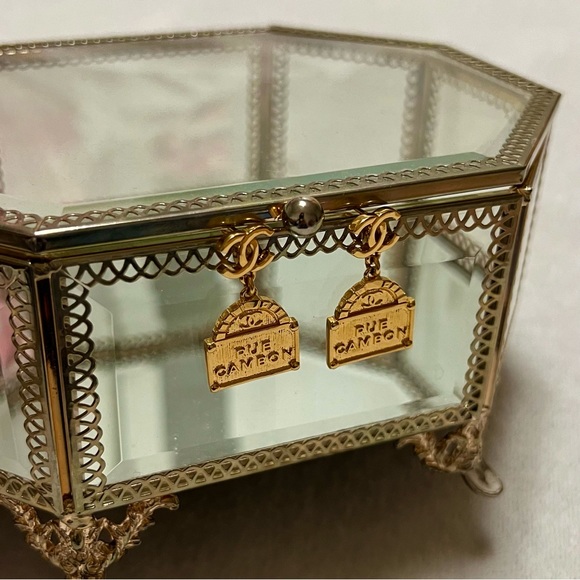 🏖️☀️SUMMER SALE☀️🏖️ Authentic Chanel XL Rue Cambon CC drop earrings GHW - Picture 8 of 8